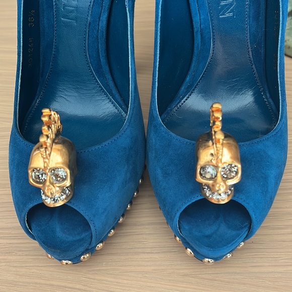 Blue suede high heeled peep toe pump - Picture 4 of 11